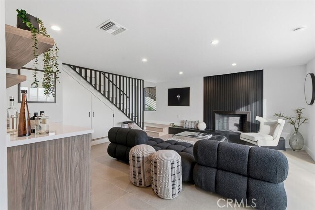 Building Photo - 1764 E Loma Alta Dr