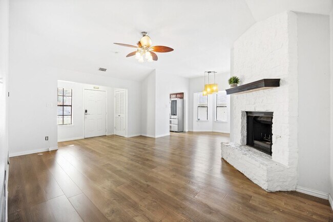 Building Photo - 2209 Stirrup Dr