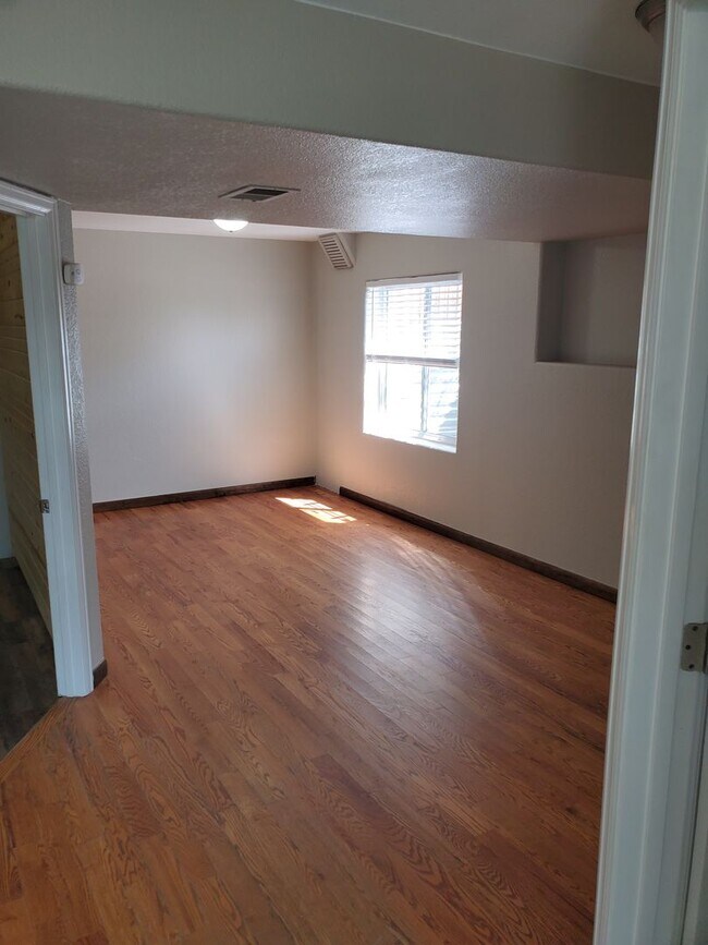 Building Photo - 2150 E 97th Pl