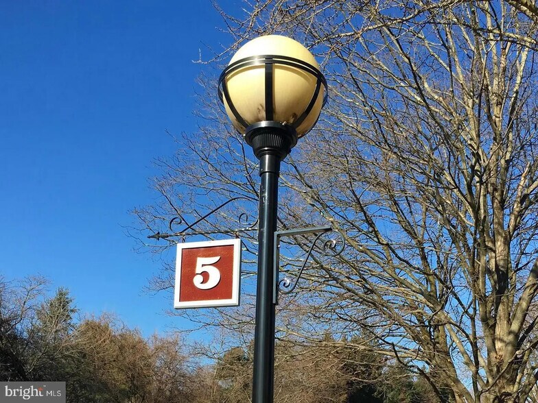 Building Photo - 5 Stonehenge Cir