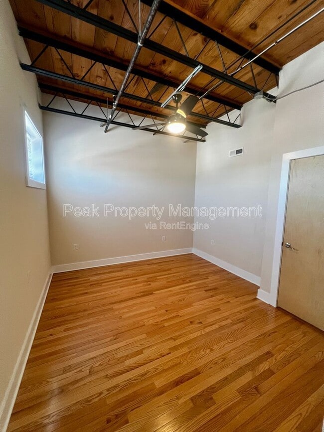 Building Photo - 2709 W Broad St