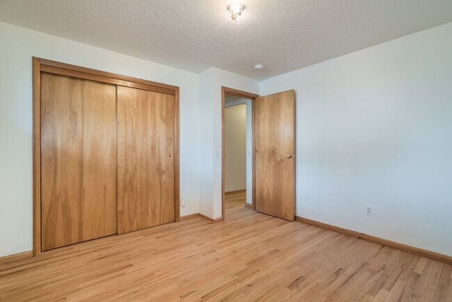 Building Photo - SE Walnut (Hillsboro)