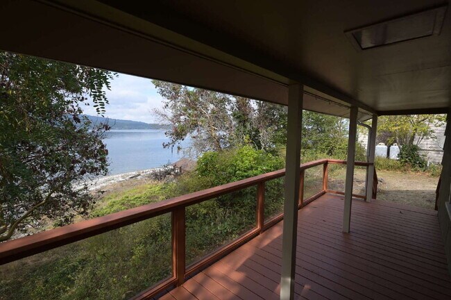 Building Photo - 2 bed 1 bath home with great view of Sequi...