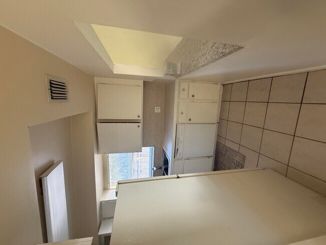 Building Photo - 1516-1543 43rd Ave