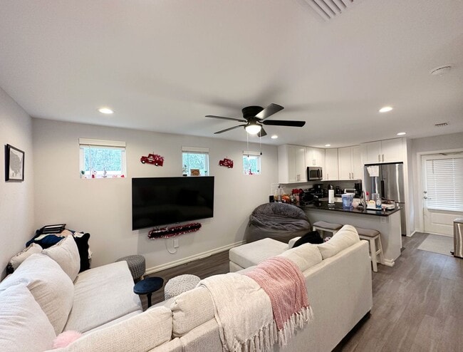 Building Photo - Porter's Parkside -  2 Bedroom, 2 Bathroom...