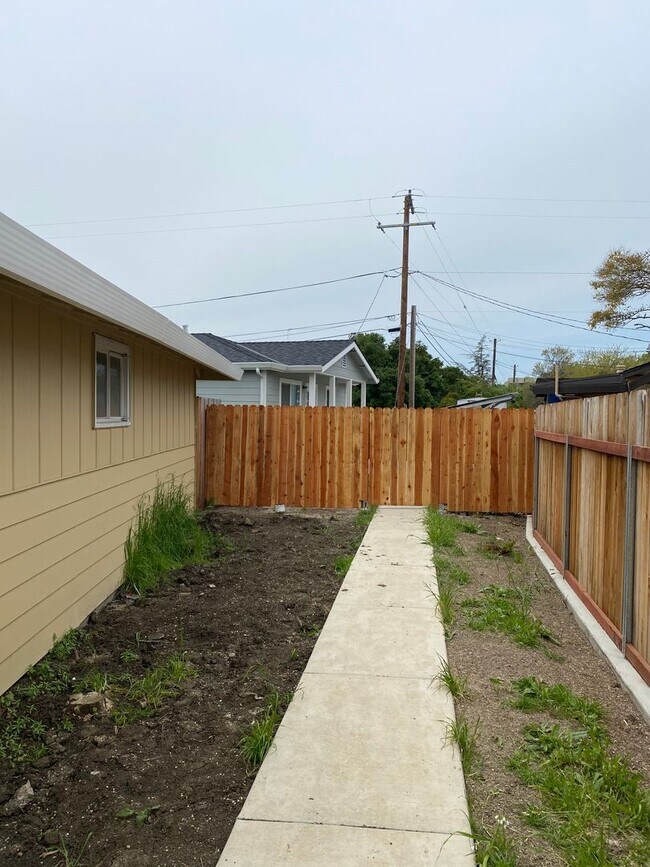 Building Photo - Coming Soon!!! High End Brand New 2Bed/1Bath Backyard Additional Dwelling Available NOW!