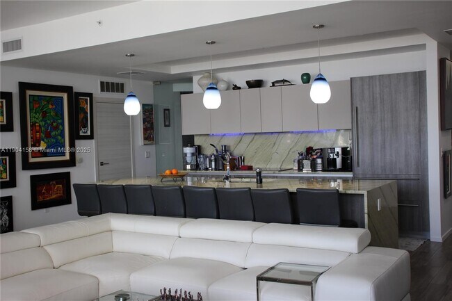 Building Photo - 801 S Miami Ave