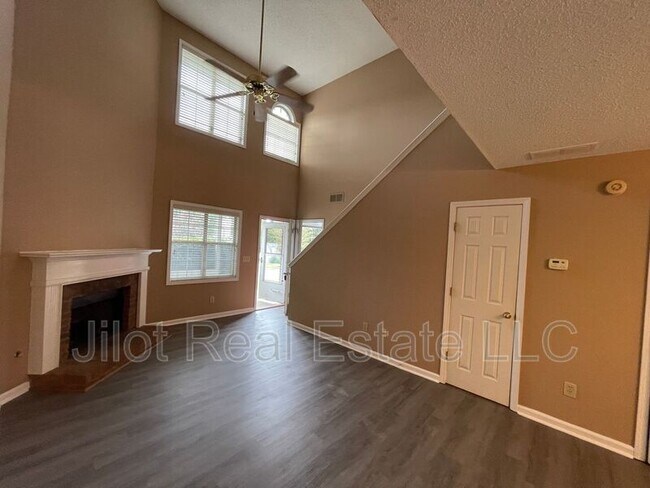 Building Photo - 1048 Hillsborough Chase NW