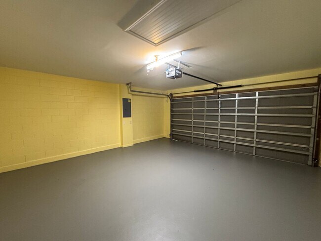 Building Photo - 3548 Peppervine Dr
