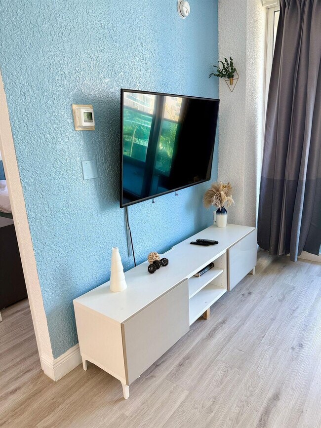 Building Photo - 4001 S Ocean Dr