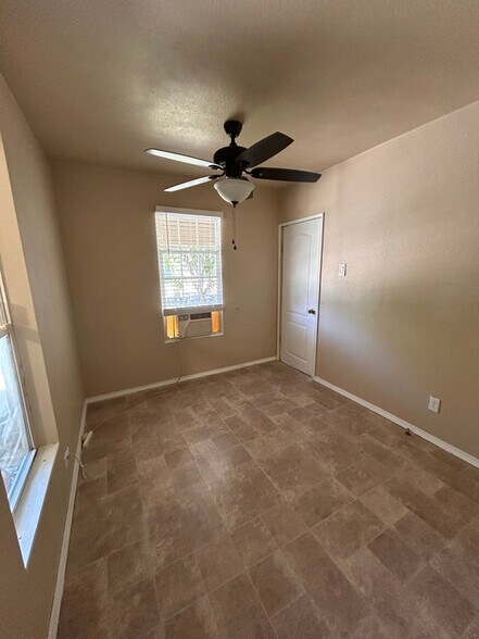 Building Photo - 711 La Vega St
