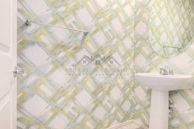 Building Photo - 55 E Constitution Dr