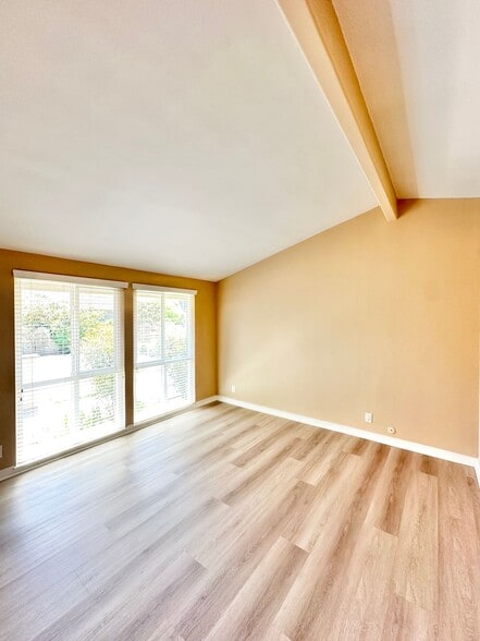 Building Photo - 11352 Weatherby Rd