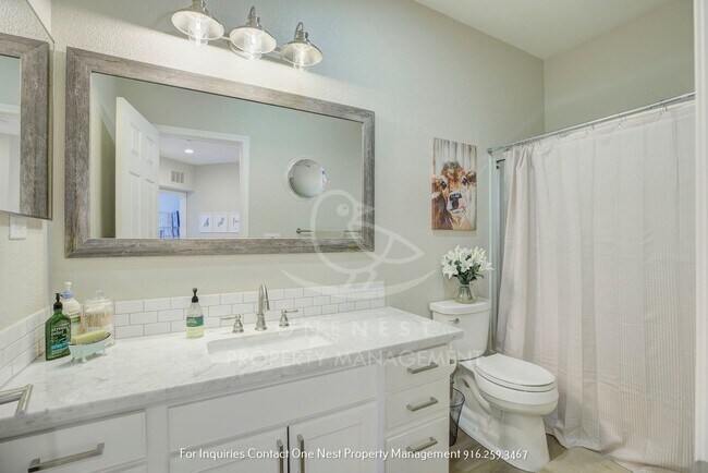 Building Photo - Upgraded Lincoln Crossing Oasis | Walking distance to MANY ammenities