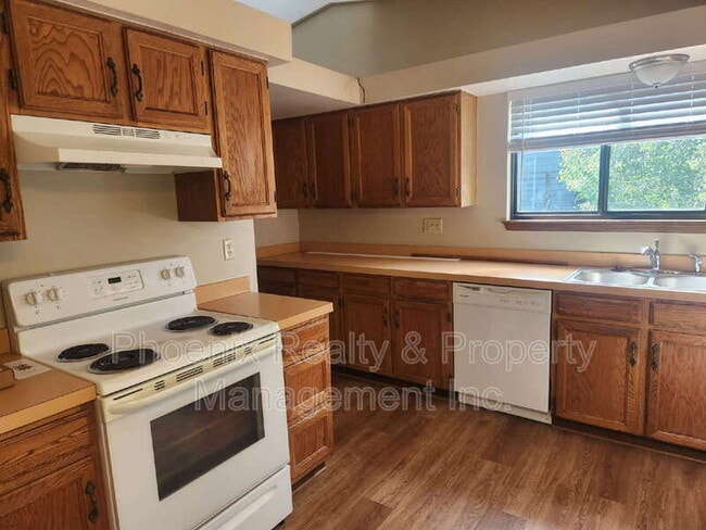 Building Photo - 146 Lois Dr