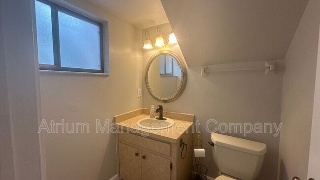 Building Photo - 1532 N Carolwood Blvd