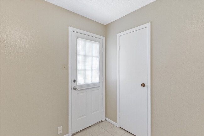 Building Photo - 4512 Avenue L