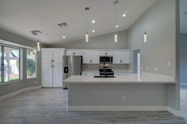 Building Photo - 8940 E Palm Ridge Dr