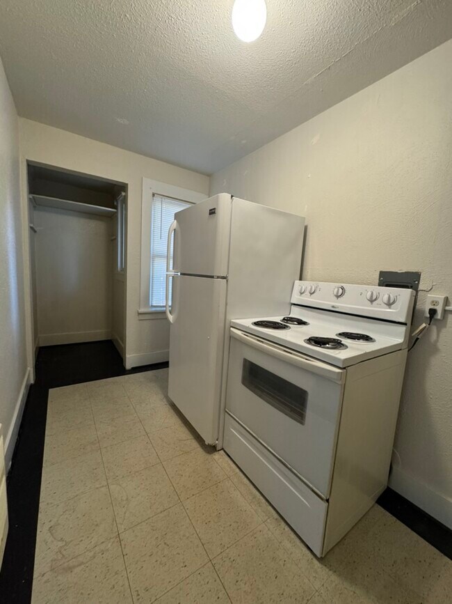 Building Photo - Stephens Properties 1301