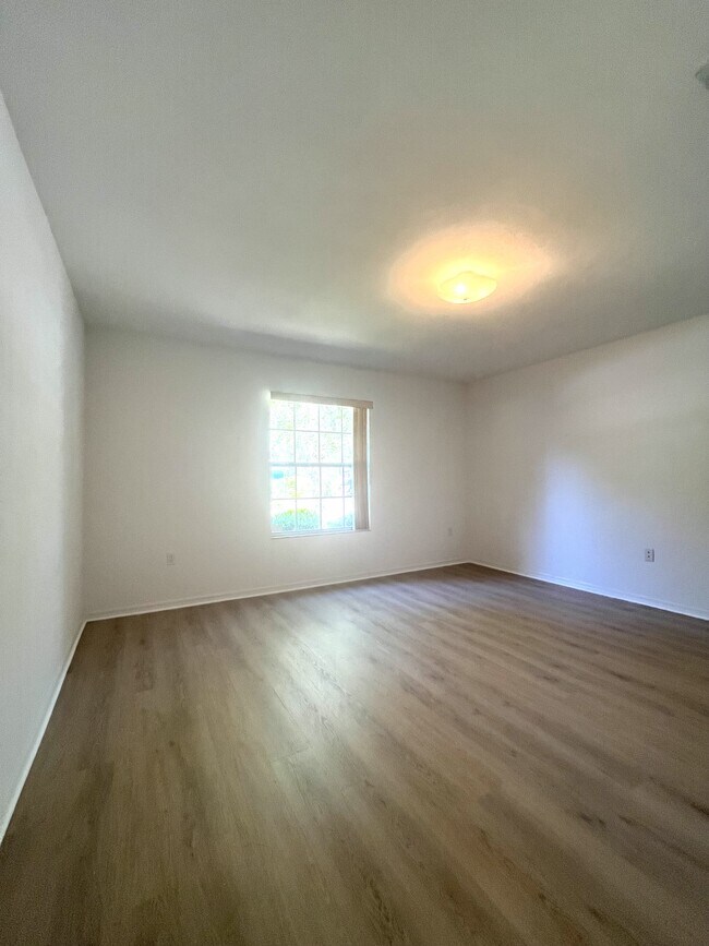 Building Photo - 4118 NW 62nd Ave
