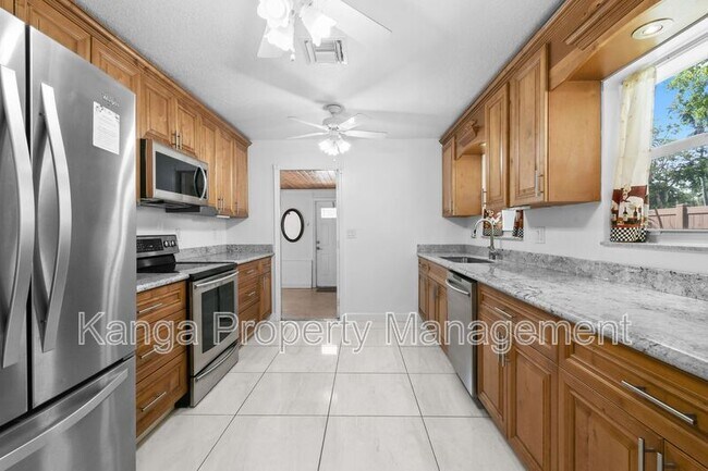 Building Photo - 244 Greymon Dr