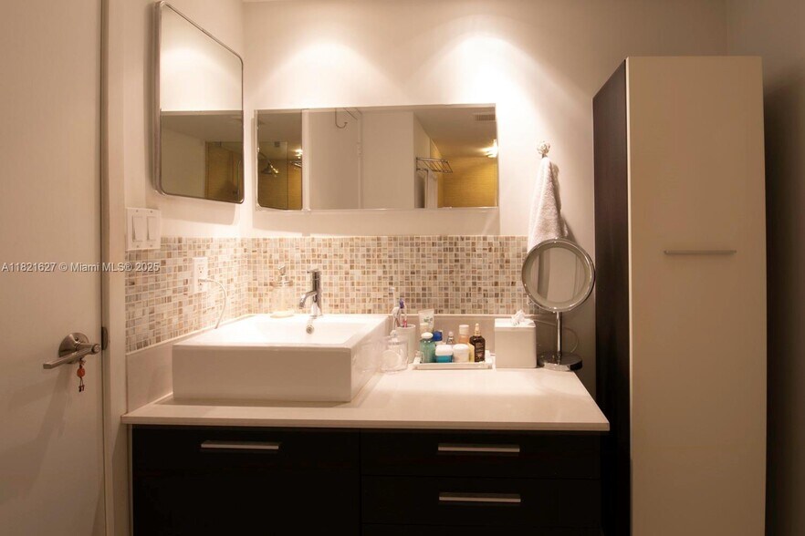 Building Photo - 1627 Brickell Ave