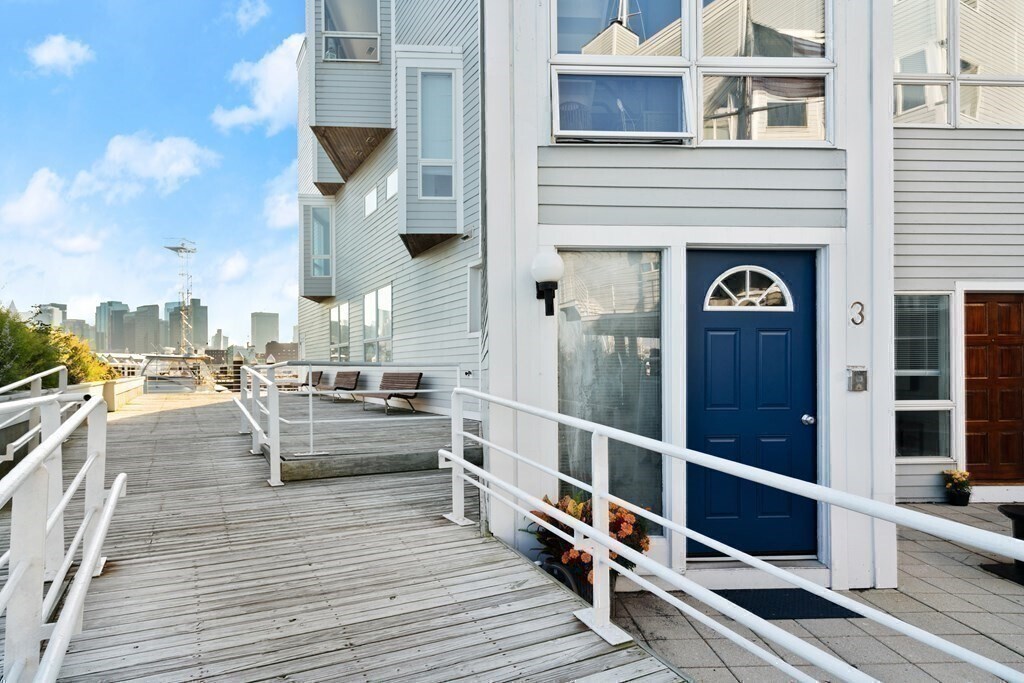 Building Photo - 1 Pier 7