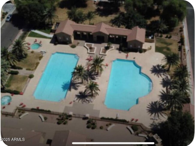 Building Photo - 1367 S Country Club Dr