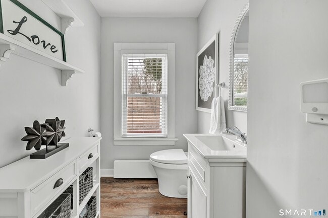 Building Photo - 132 Pequot Ave