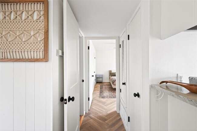 Building Photo - 1700 Houston St