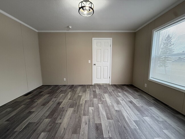 Building Photo - 12501 Apple Ln