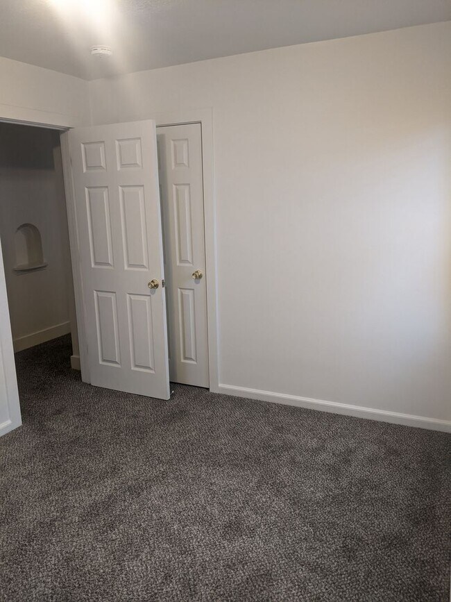 Building Photo - 2 Weeks Rent Free – Spacious 3 Bed / 2 Bath Ogden Home with Finished Basement