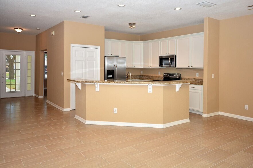 Building Photo - 10747 Masters Dr