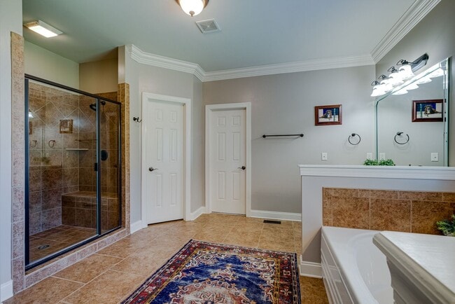 Building Photo - 1306 Camelot Bay