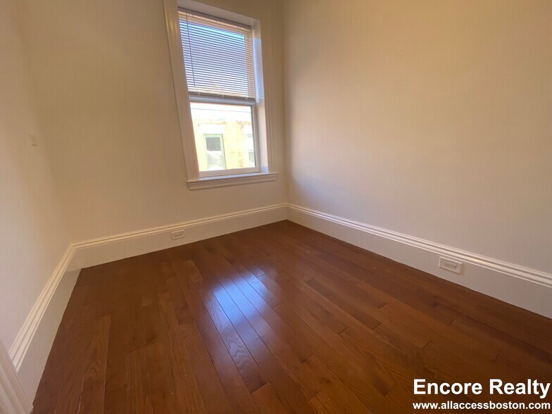 Building Photo - 98 Myrtle St