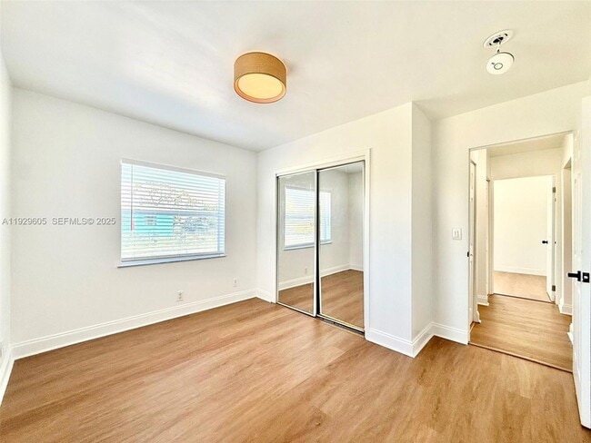 Building Photo - 2403 Scott St