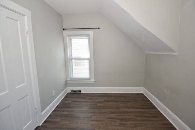 Building Photo - Near Downtown South Bend 3 bedroom home