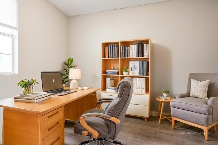 Building Photo - 445 Meadowbrook Dr