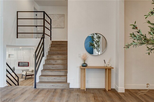 Building Photo - 2685 S Tenaya Way