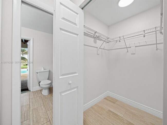 Building Photo - 10251 NW 39th Ct