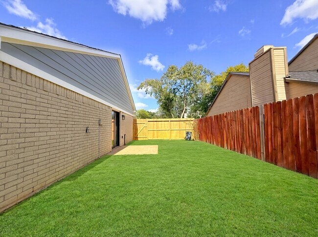 Building Photo - 20235 Blue Juniper Dr