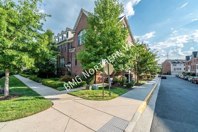 Building Photo - 3316 S Kemper Rd