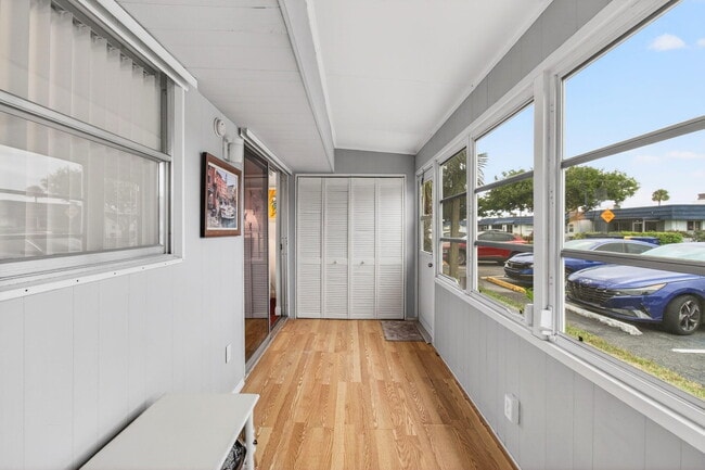 Building Photo - 213 Waterford Cresent