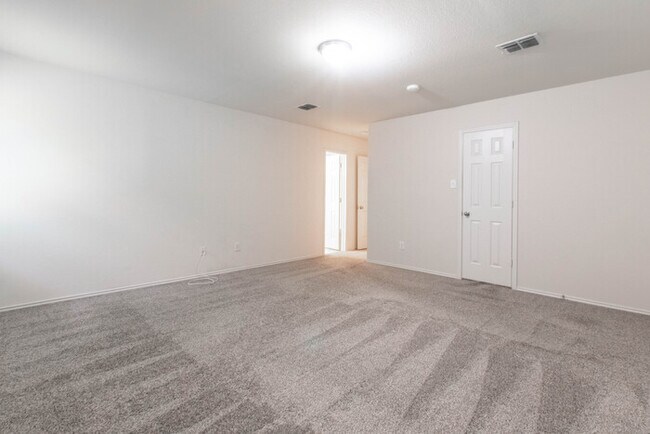 Building Photo - 2405 Spruce Ct