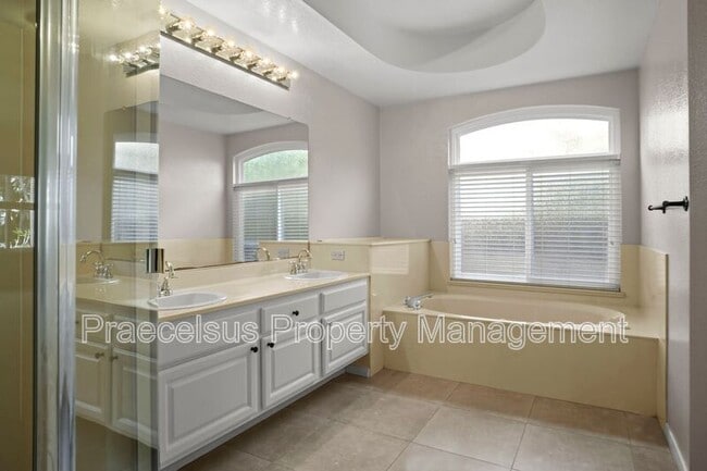 Building Photo - 500 Zinfandel Terrace