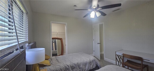 Building Photo - 534 SE 34th Terrace