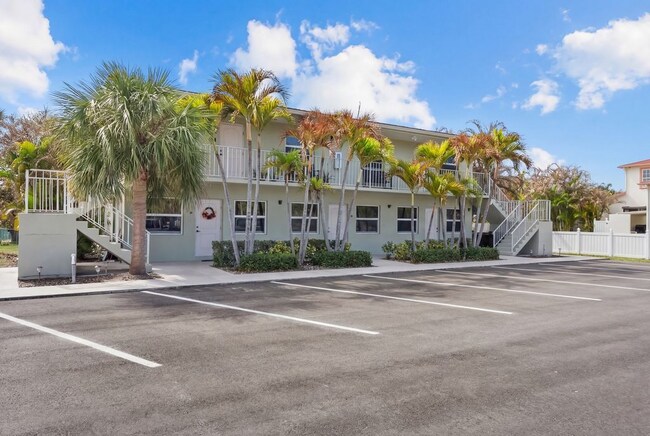 Building Photo - 2319 Tamarind Dr