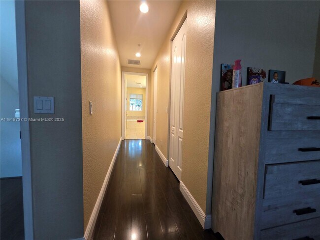 Building Photo - 2612 SW 81st Terrace