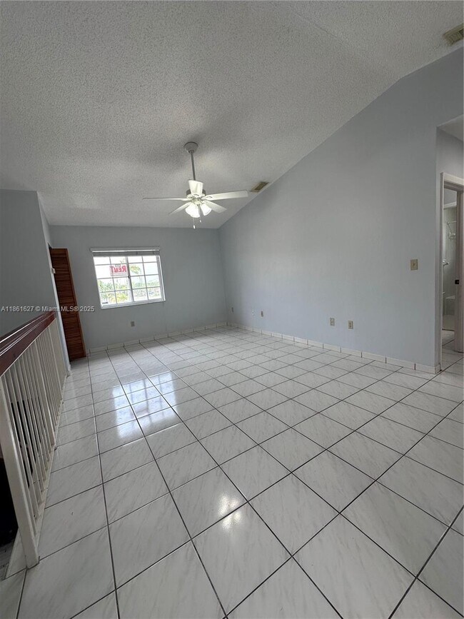Building Photo - 2210 W 74th St