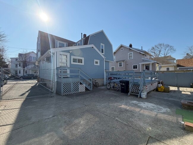 Building Photo - 10 W Elm Ave